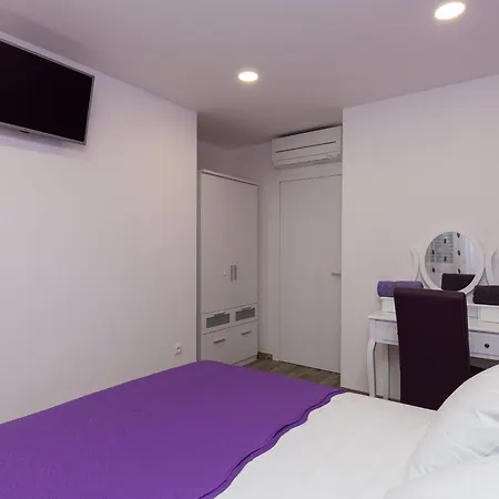 Apartment H&d - Two Bedroom With Balcony And Sea View *
